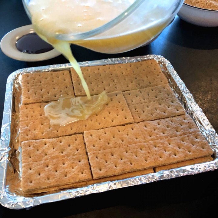 CARAMEL PRETZEL BARS