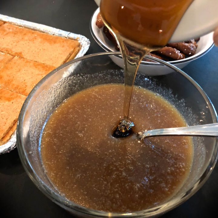 CARAMEL PRETZEL BARS