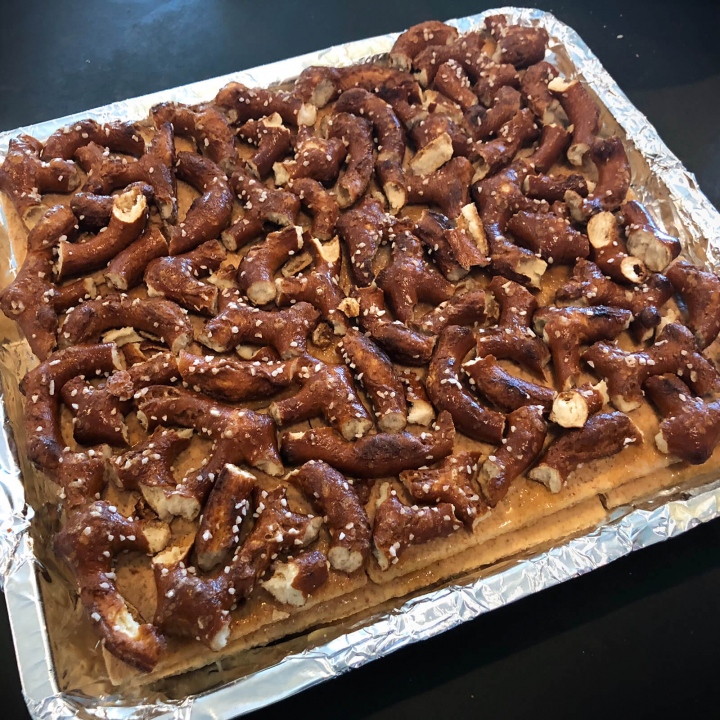 CARAMEL PRETZEL BARS