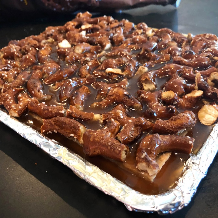 CARAMEL PRETZEL BARS